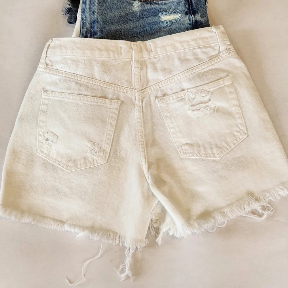 NWT || WE THE FREE || Sophia denim, cut offs, white, distressed, shorts, size 4 - Picture 4 of 8